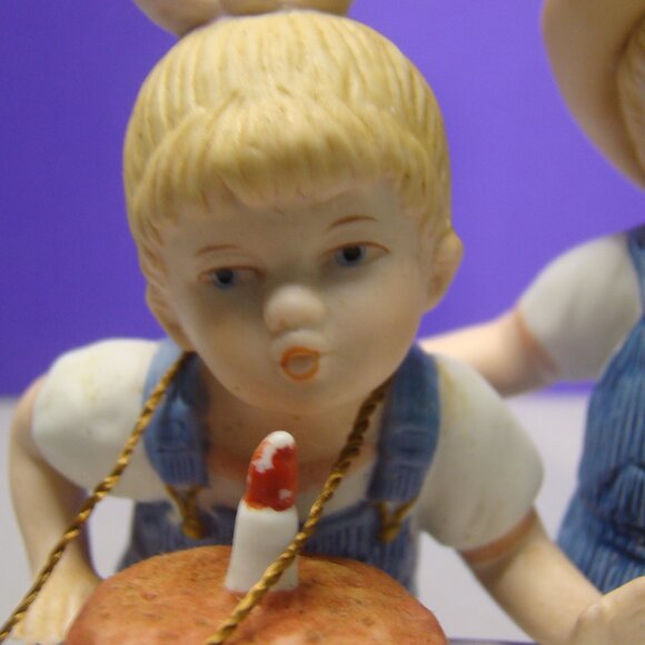 Denim Days Porcelain Figurine Happy Birthday #1520, 1985 Homco With hanging tag - Picture 3 of 16